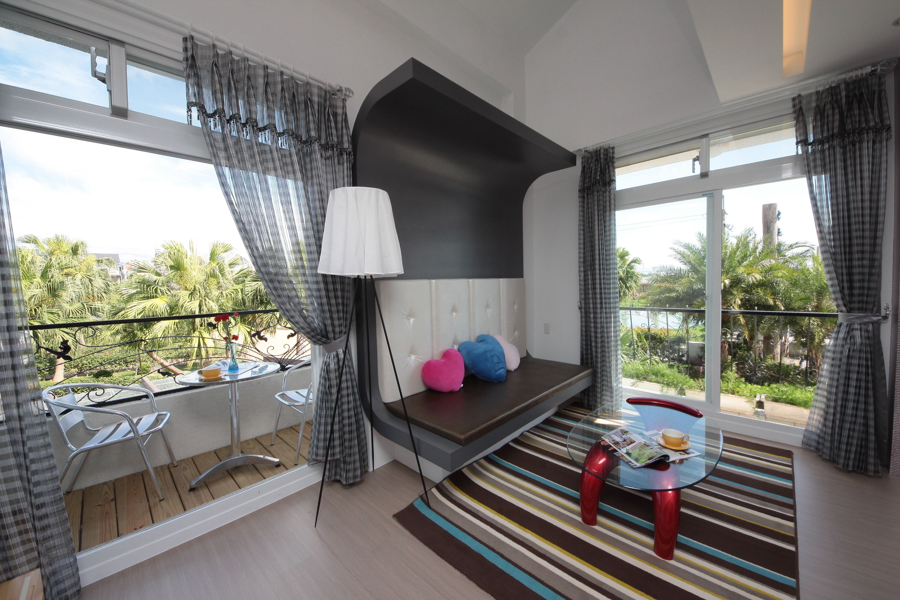 Design Loft, 1 Double Bed, Non Smoking, Mezzanine | Living area | LED TV