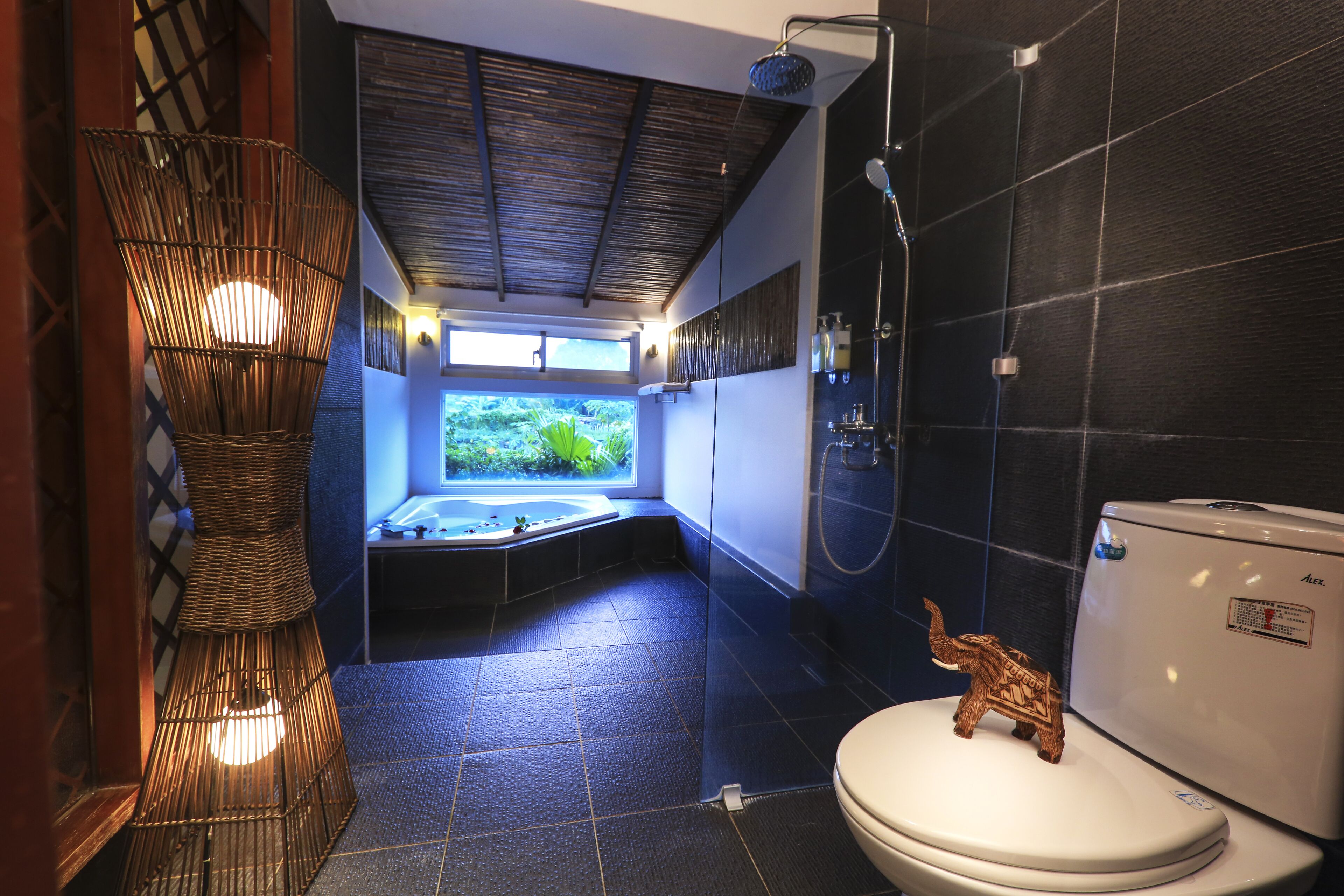 Romantic House, 1 Katil Kelamin (Double), Non Smoking, Jetted Tub | Bilik Mandi | Kelengkapan dandanan diri percuma, pengering rambut, selipar 