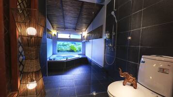 Romantic House, 1 Katil Kelamin (Double), Non Smoking, Jetted Tub | Bilik Mandi | Kelengkapan dandanan diri percuma, pengering rambut, selipar