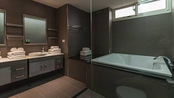 Family Room (Classic) | Bathroom