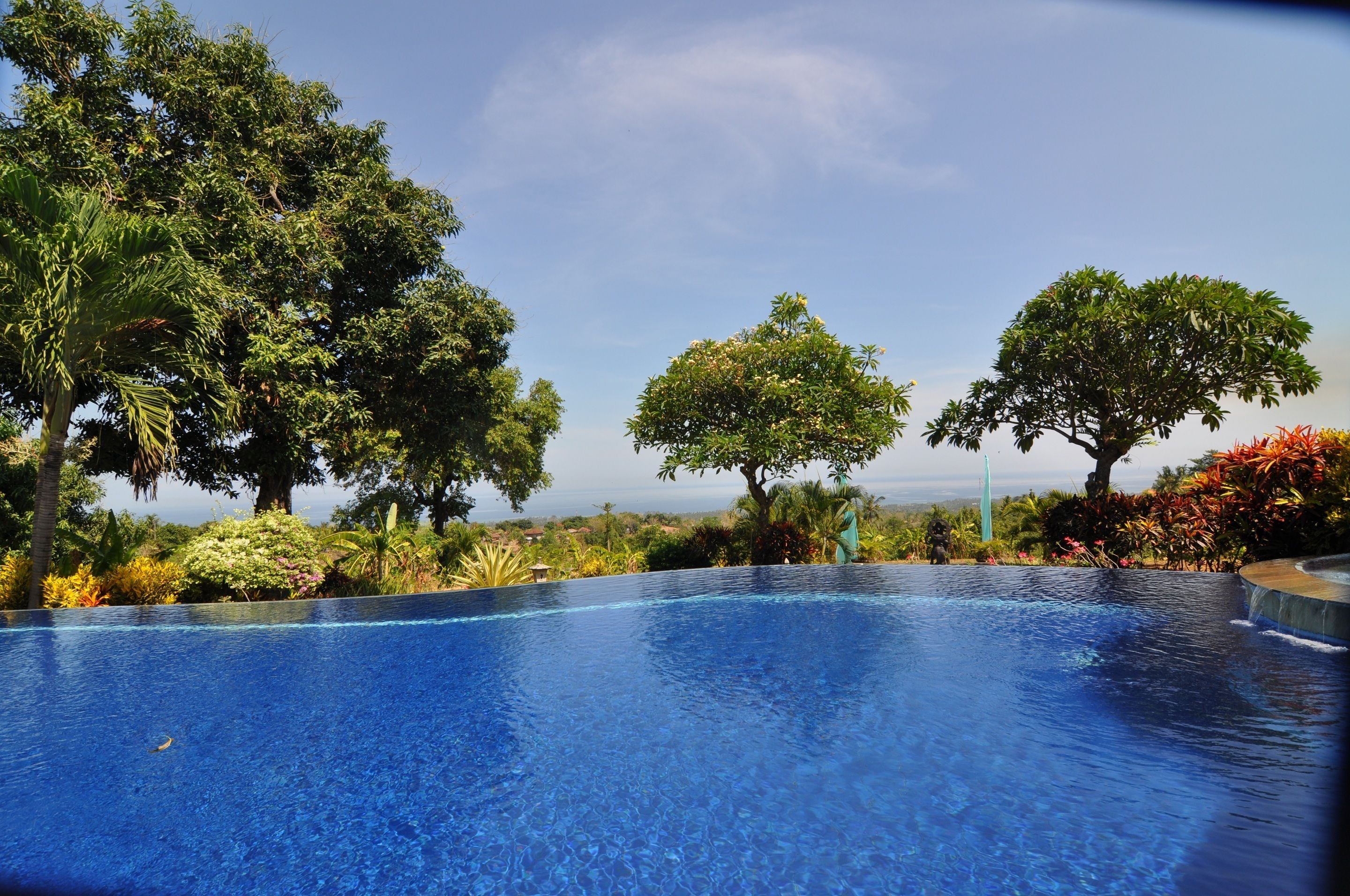 2 outdoor pools, sun loungers