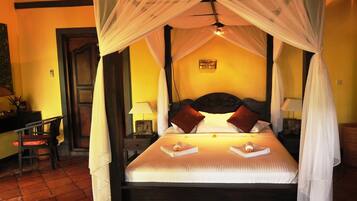 Family House | Minibar, in-room safe, individually decorated, individually furnished