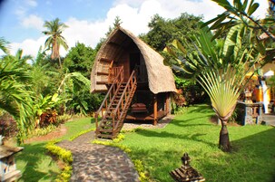 Lumbung | Minibar, in-room safe, WiFi (free), individually decorated