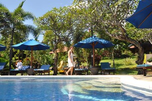 2 outdoor pools, sun loungers