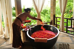 双人护理室、热水浴缸、身体护理、热石按摩、运动按摩、体膜护理