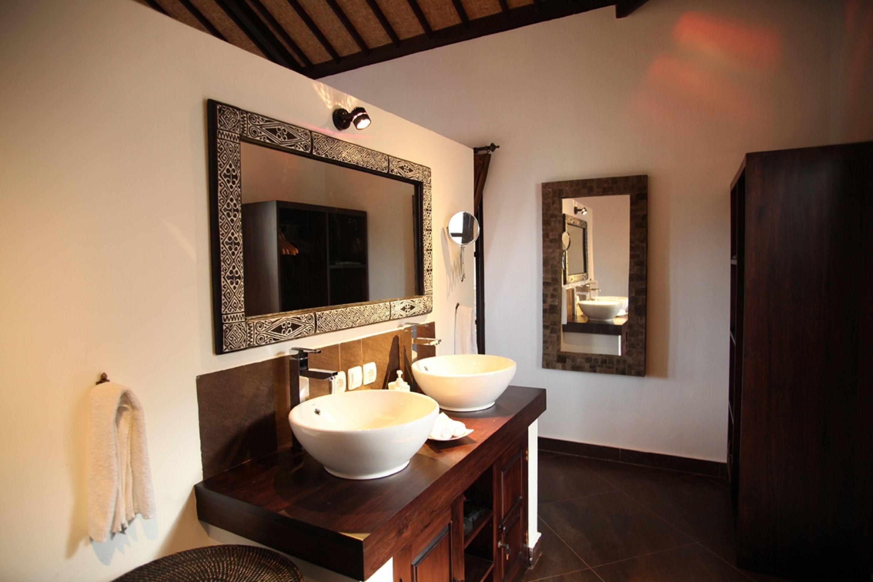 luxury suite, 2 queen beds, private pool, sea view | bathroom | free toiletries, towels