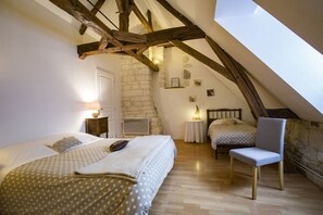 Comfort Triple Room, 1 Bedroom, Park View | Premium bedding, individually decorated, individually furnished