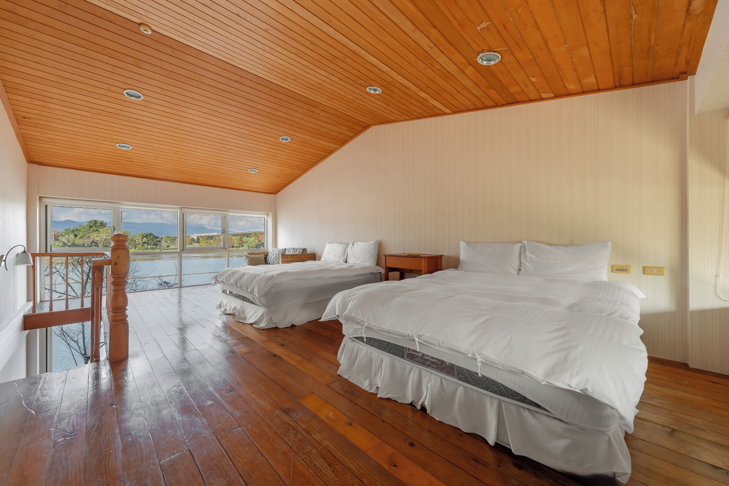 Blackout curtains, free WiFi, bed sheets