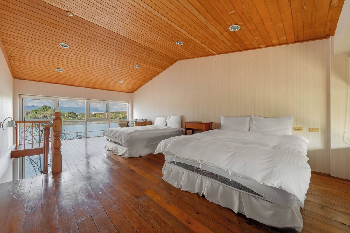 Superior Chalet | Blackout drapes, WiFi (free), bed sheets