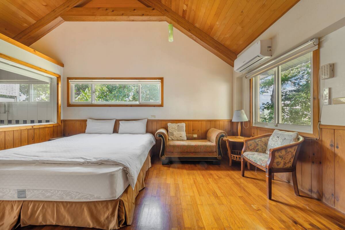 Standard 1 Bedroom Cabin | Blackout drapes, WiFi (free), bed sheets