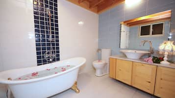 Superior Chalet | Bathroom | Hair dryer, slippers, towels, shampoo