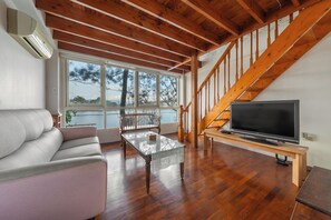 Cabin | Màn/rèm cản sáng, truy cập Internet không dây miễn phí, bộ trải giường 