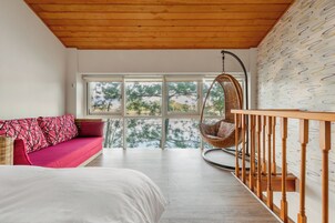 Wood Cottage | Blackout drapes, free WiFi, bed sheets