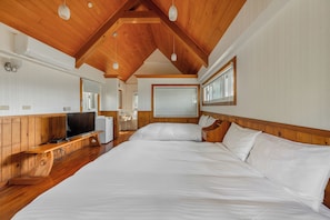 Deluxe One Bedroom Chalet | Blackout drapes, free WiFi, bed sheets - Green Forest Villa (Yilan)