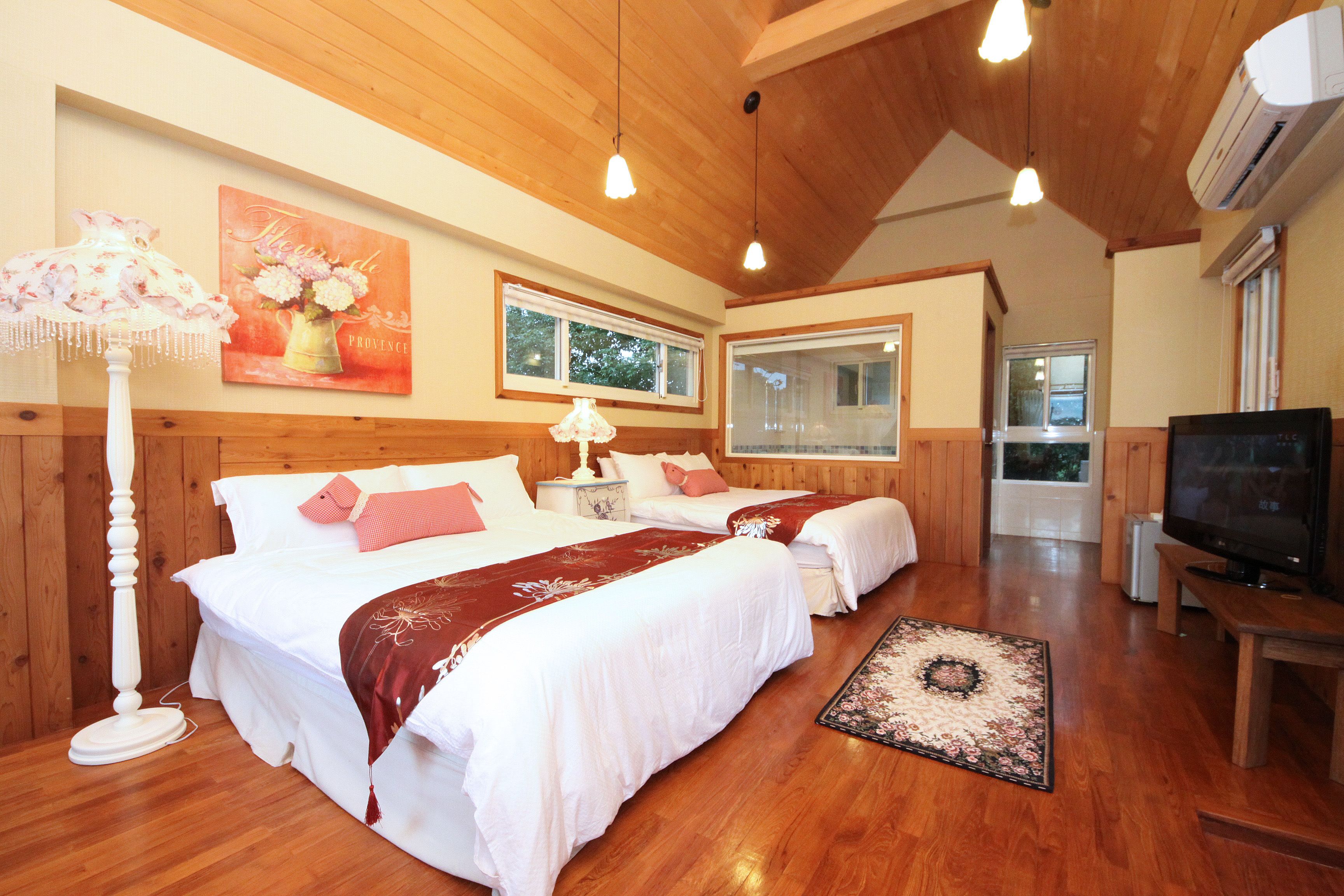 Basic House, 2 Double Beds | Desk, soundproofing, free WiFi