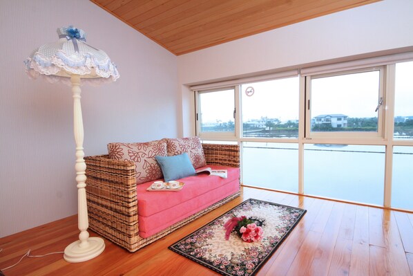 Cortinas blackout, Wi-Fi de cortesia, roupa de cama