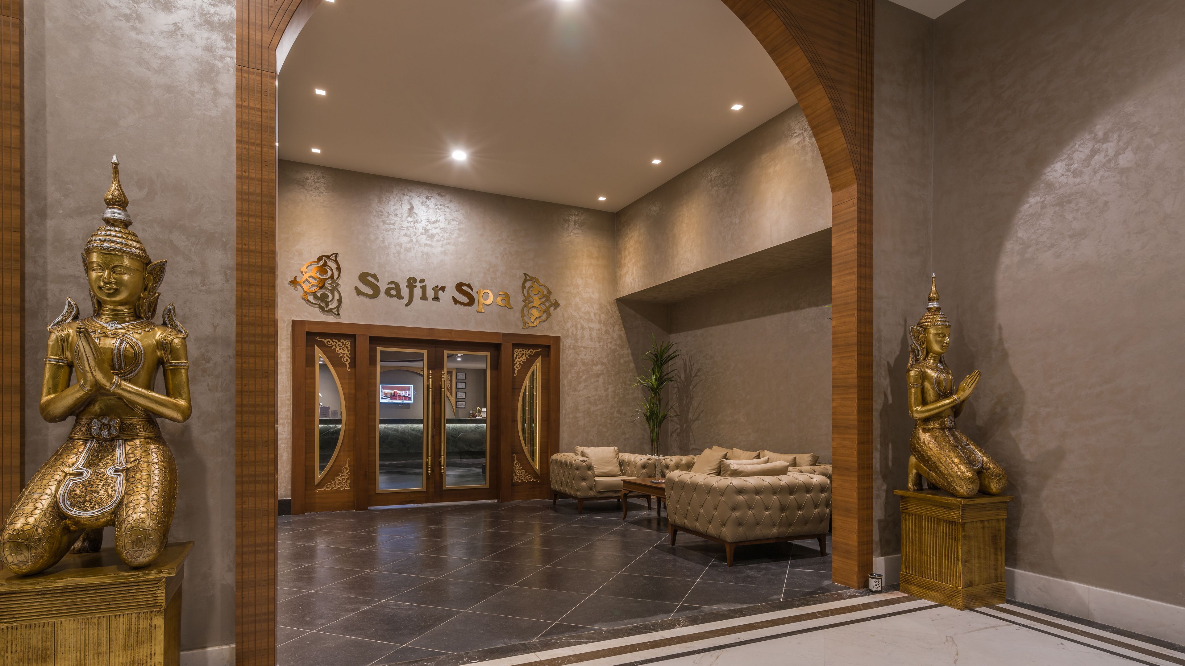 Salas de tratamiento para parejas, un sauna, baño turco