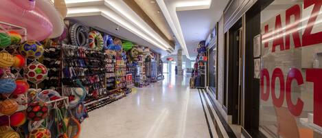 A shopping mall corridor with various stores, including a visible 'H&M' store on the right.
