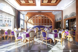 4 restaurants, dinner served, Pan-Asian cuisine