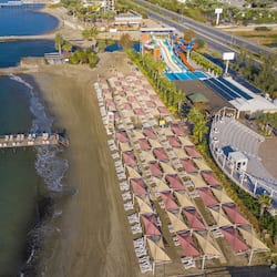 Spiaggia privata, cabine da spiaggia gratuite, lettini da mare