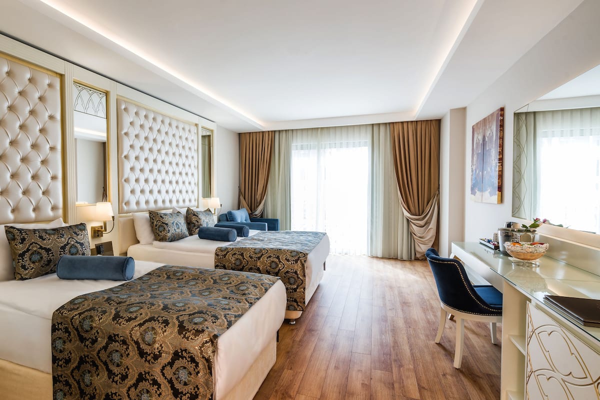 Premium bedding, free minibar, in-room safe, desk