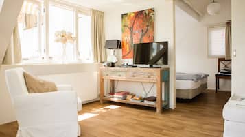 Deluxe Suite, 1 King Bed | Living room | Flat-screen TV
