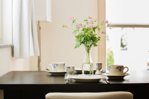 Deluxe tweepersoonskamer, 1 kingsize bed | Dineren op de kamer