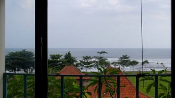 Ocean Calling | Balcony