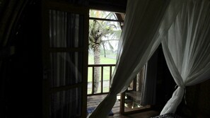 Traditional Single Room, 1 Double Bed, Ocean View | Individually decorated, individually furnished, bed sheets
