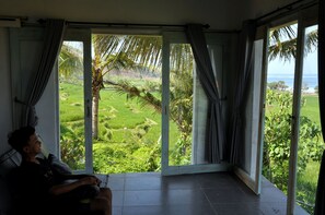 Ocean Vibe | Individually decorated, individually furnished, bed sheets - Dikaloha Medewi Surfcamp (Mendoyo)