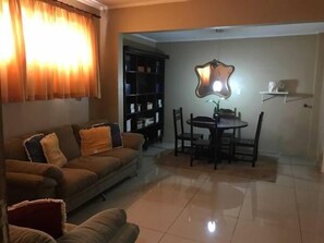 21-inch TV with cable channels - Central Park Hotel Residence (São Carlos)