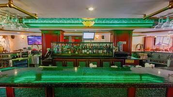 2 bares o lounges, bar junto a la alberca