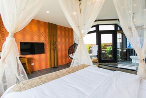 Villa (Bathtub) | Ropa de cama de alta calidad, escritorio, wifi gratis