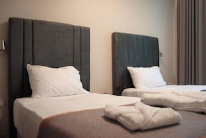 Standard Twin Room | Premium bedding, minibar, in-room safe, soundproofing