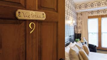 Romantic Victoria Room, Queen Canopy Bed, Fireplace | Egyptian cotton sheets, premium bedding, down comforters, pillowtop beds