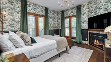 Romantic Evergreen Room, Queen Bed, Fireplace | Egyptian cotton sheets, premium bedding, down comforters, pillowtop beds