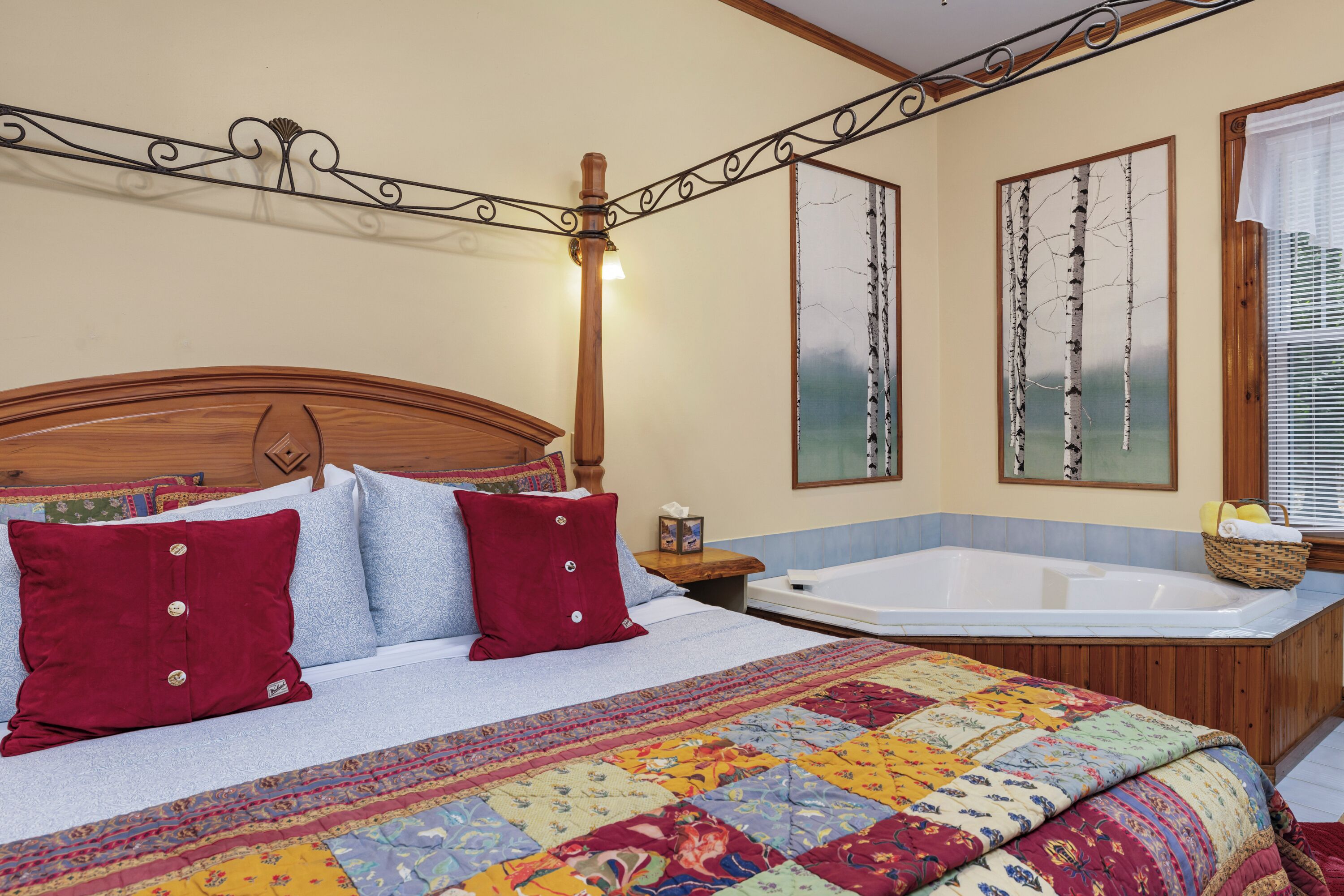 Romantic White Birch Suite, King Bed, Fireplace, Jacuzzi, Private Deck | Egyptian cotton sheets, premium bedding, down comforters, pillowtop beds