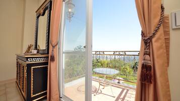 Vienna Double Room | Balcony