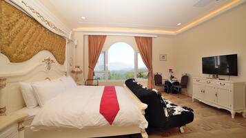 Paris Double Room | Soundproofing, free WiFi, bed sheets