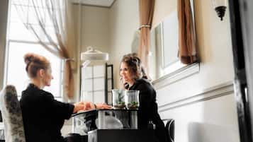 Soins du corps, massage aux pierres chaudes, massage en profondeur