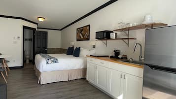 Studio Suite | 1 phòng ngủ, minibar, trang trí khác biệt, bàn