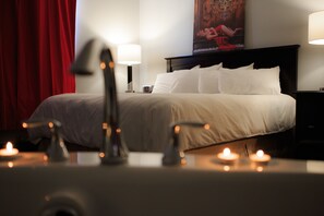 Superior Room, 1 King Bed, Jetted Tub, Hill View | Minibar, individually decorated, desk, blackout drapes