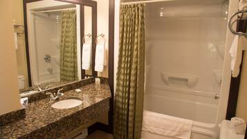 Combined shower/bathtub, free toiletries, hair dryer, towels