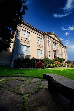 Body treatments, hot stone massages, deep-tissue massages. Monastery Hotel