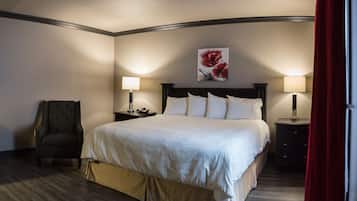 Standard Room, 1 King Bed | 1 bedroom, minibar, individually decorated, desk
