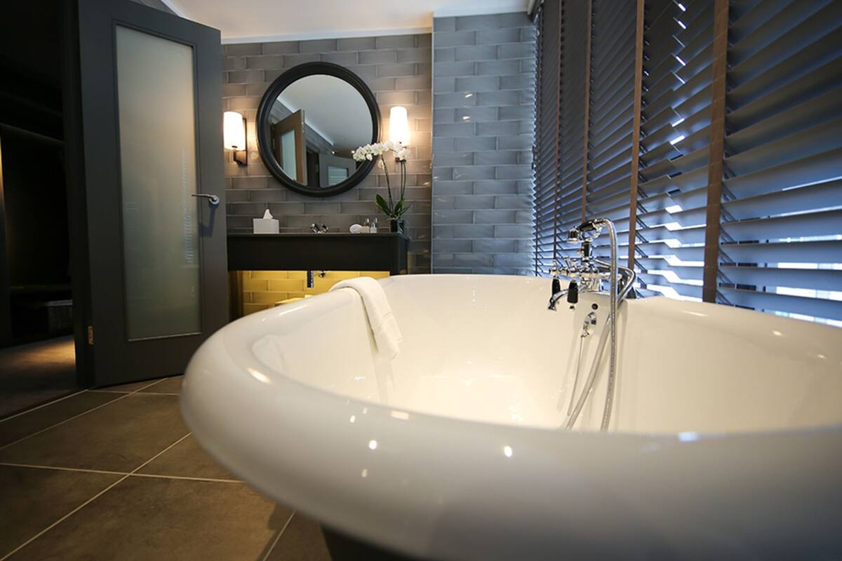 signature suite | bathroom | free toiletries, hair dryer, slippers, towels