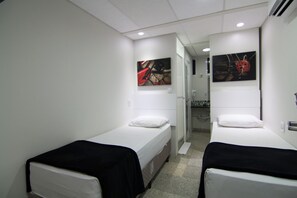 Minibar, in-room safe, blackout drapes, free WiFi - Compacto Hotel Campinas (Campinas)