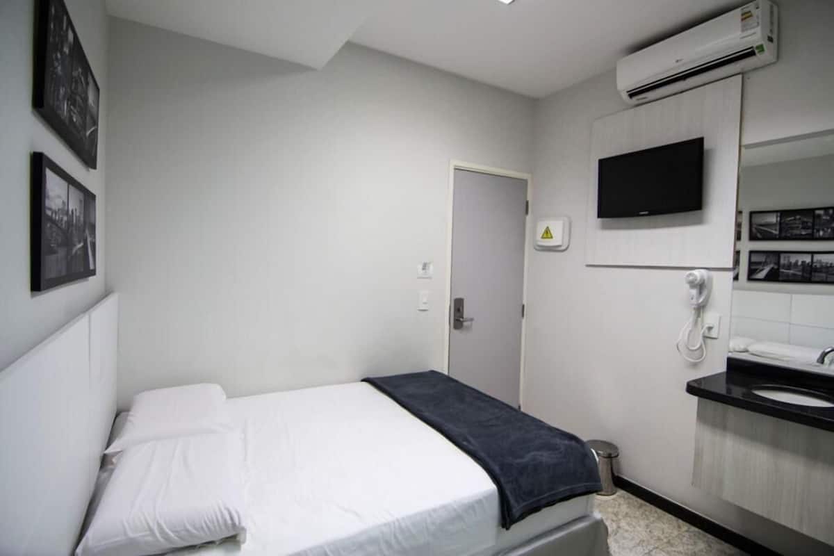 Frigobar, cofres nos quartos, cortinas blackout, Wi-Fi de cortesia