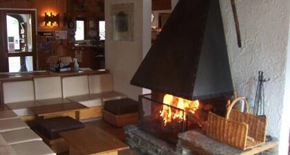 Ha Tel Le Grand Ta Tras