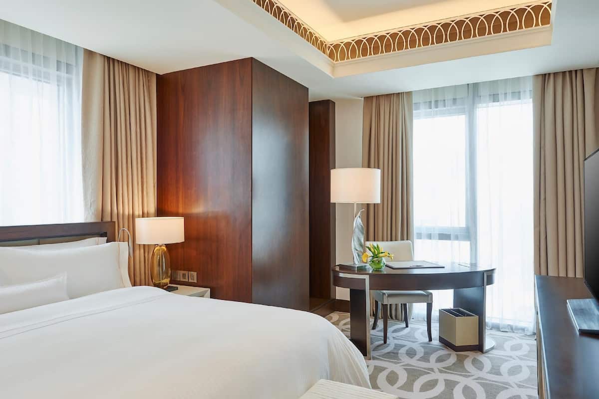 Minibar, in-room safe, individually decorated, individually furnished
